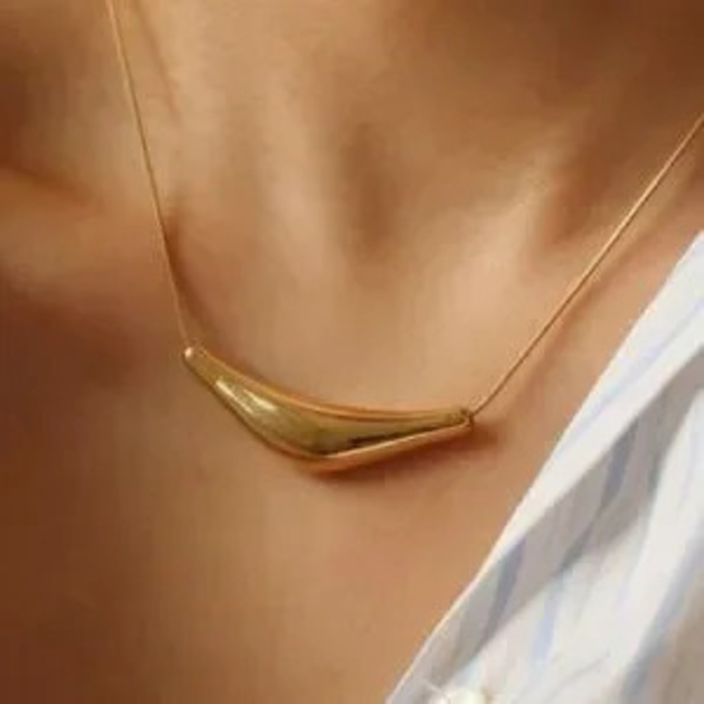 Gold Curve Pendant Necklace (7710)